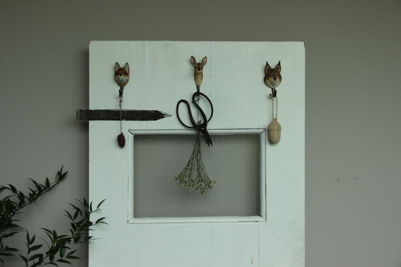 drevené vešiaky na stenu na kľúče