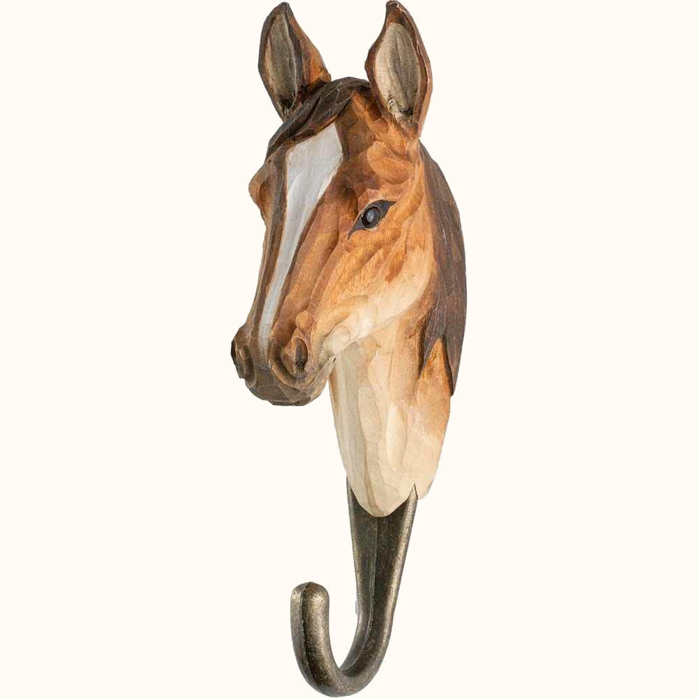 drevený vešiak kôň