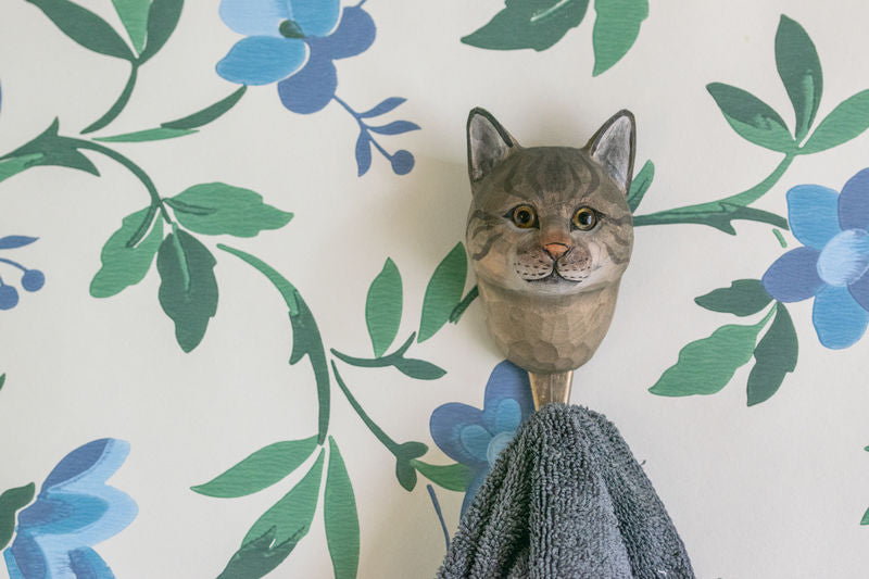 vešiak na stenu mačka